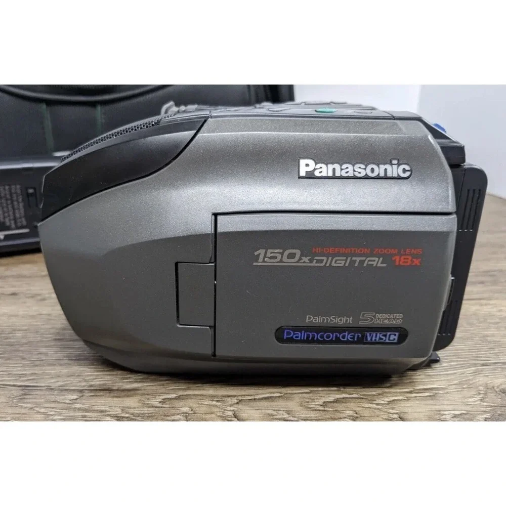 Panasonic PV-L580D Compact VHS/VHS-C Palmcorder 150x Digital Camcorder Bundle